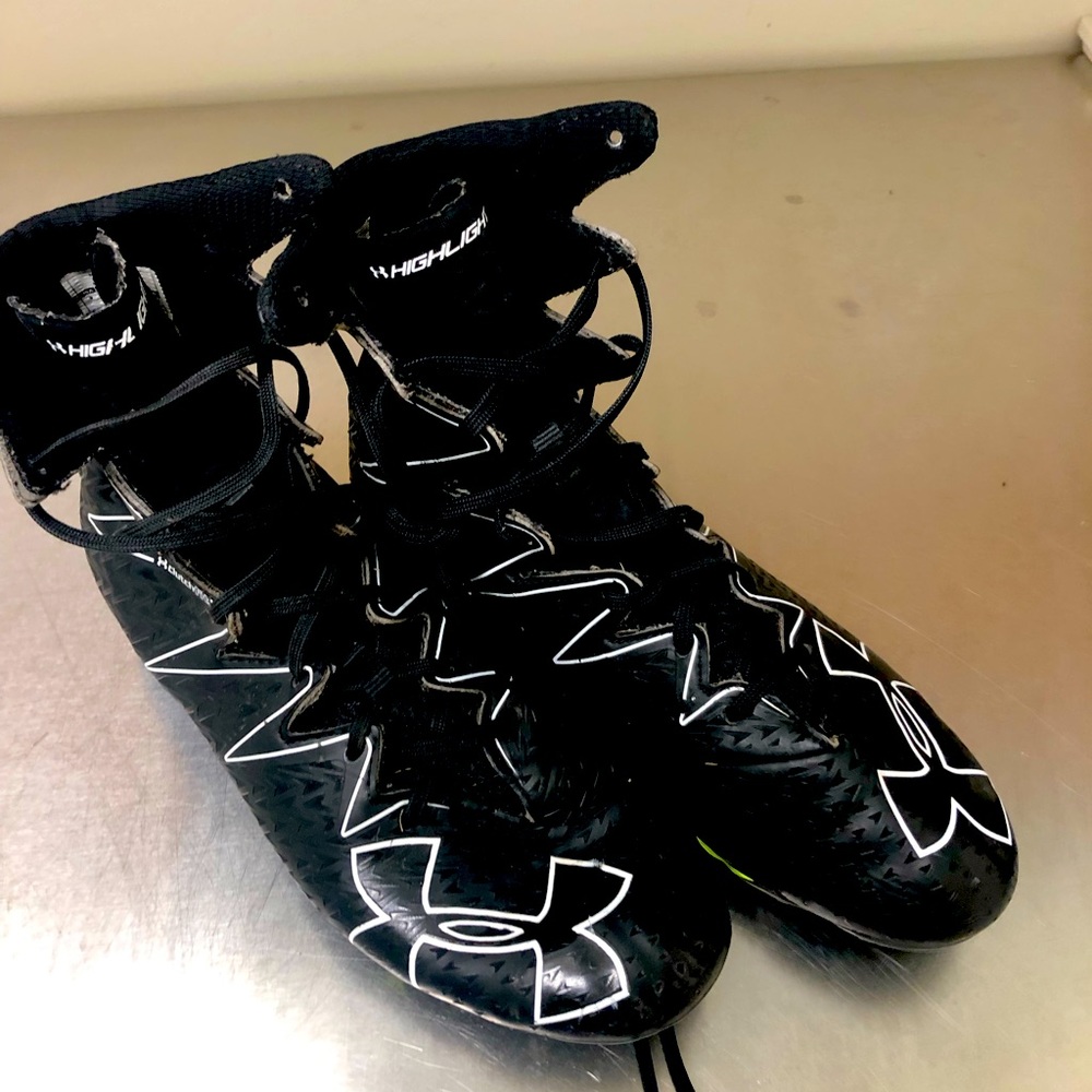 Under Armor Football Cleats-size 9